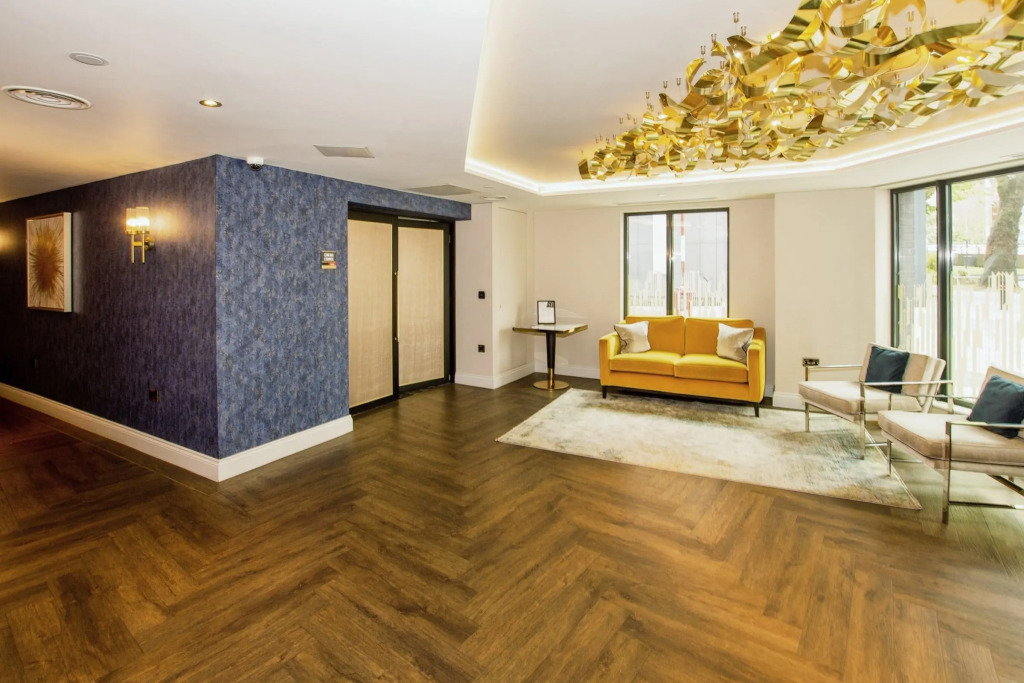 Sleek 6-Guest Apt at St  Martin s  Bham