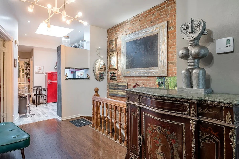Beautiful 2 BR in the Heart of Downtown