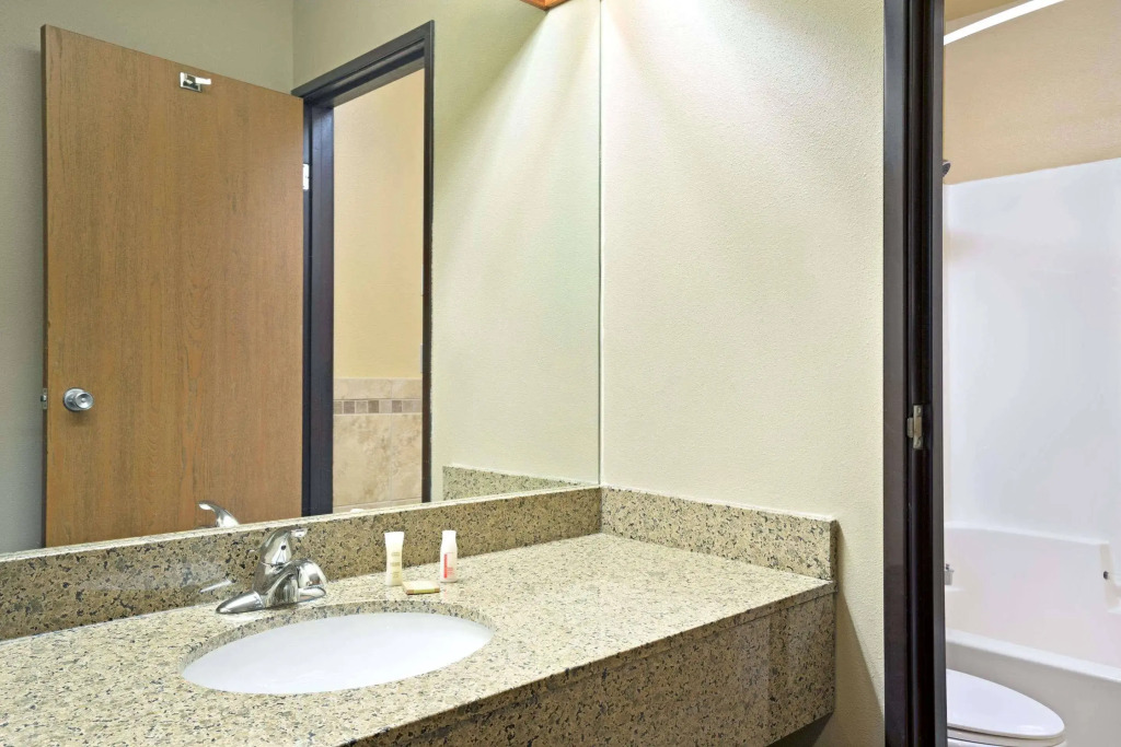 River Hill Inn & Suites