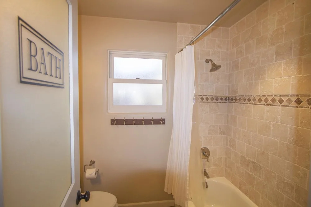 Charming Kismet Cottage! Aquarium Passes Included