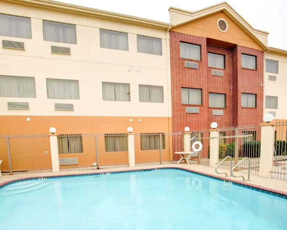 Quality Inn & Suites Waco North