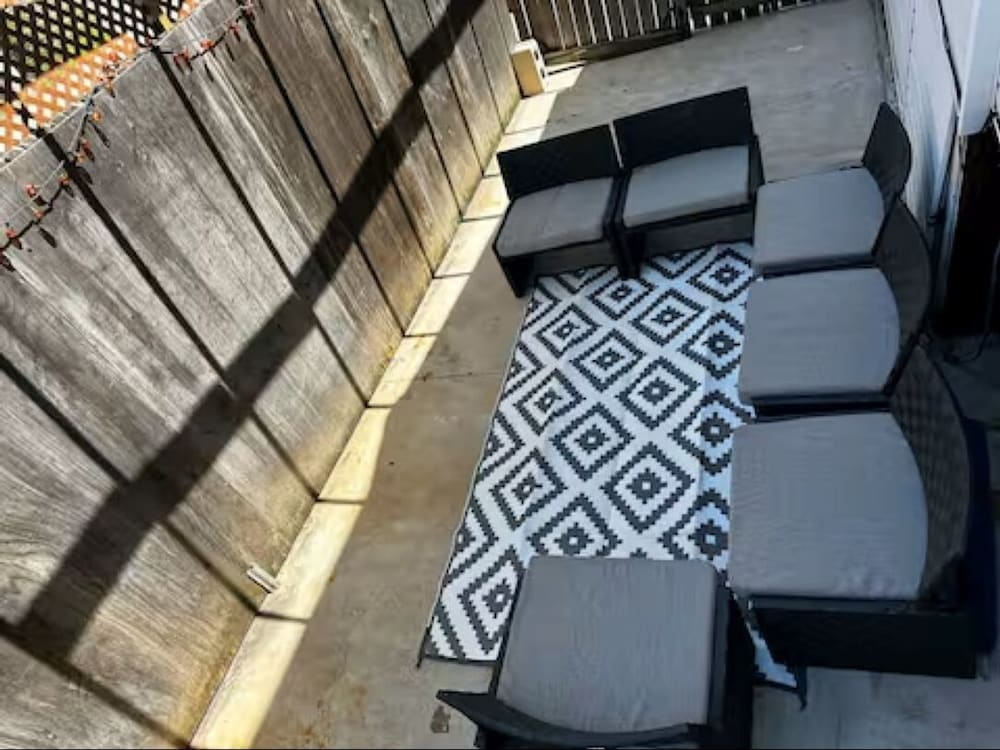 Renovated 2 Bedroom Apt Central Hamilton