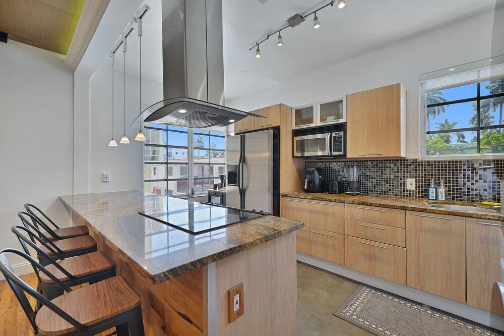 Wonderful South Beach Condo For 8 People