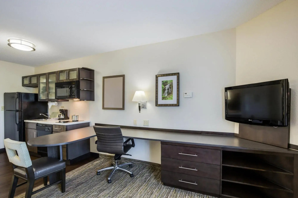 Candlewood Suites Virginia Beach Town Center by IHG