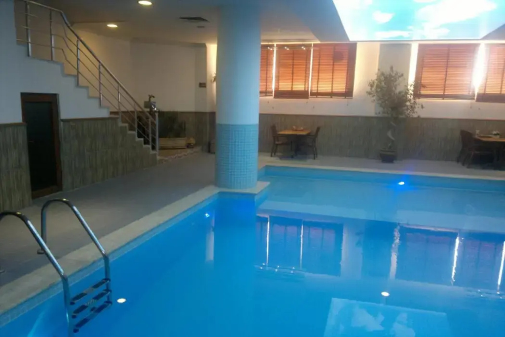 Noble Hotel