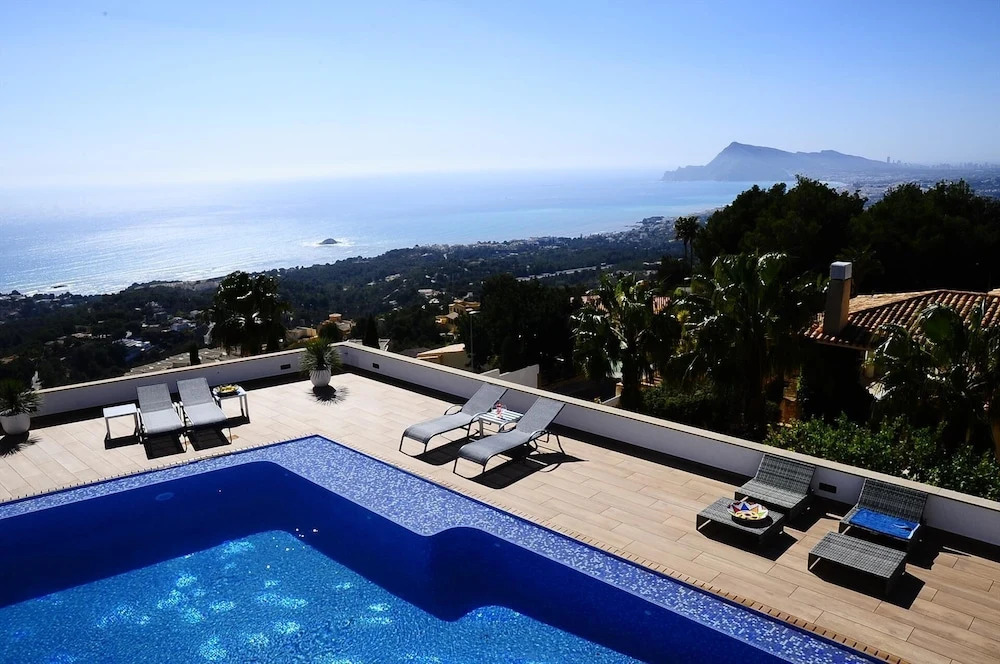 Luxury Modern Villa in Altea Hills, 6-bed