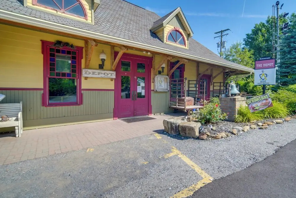The Artiste,' Converted Railcar in Dubois!