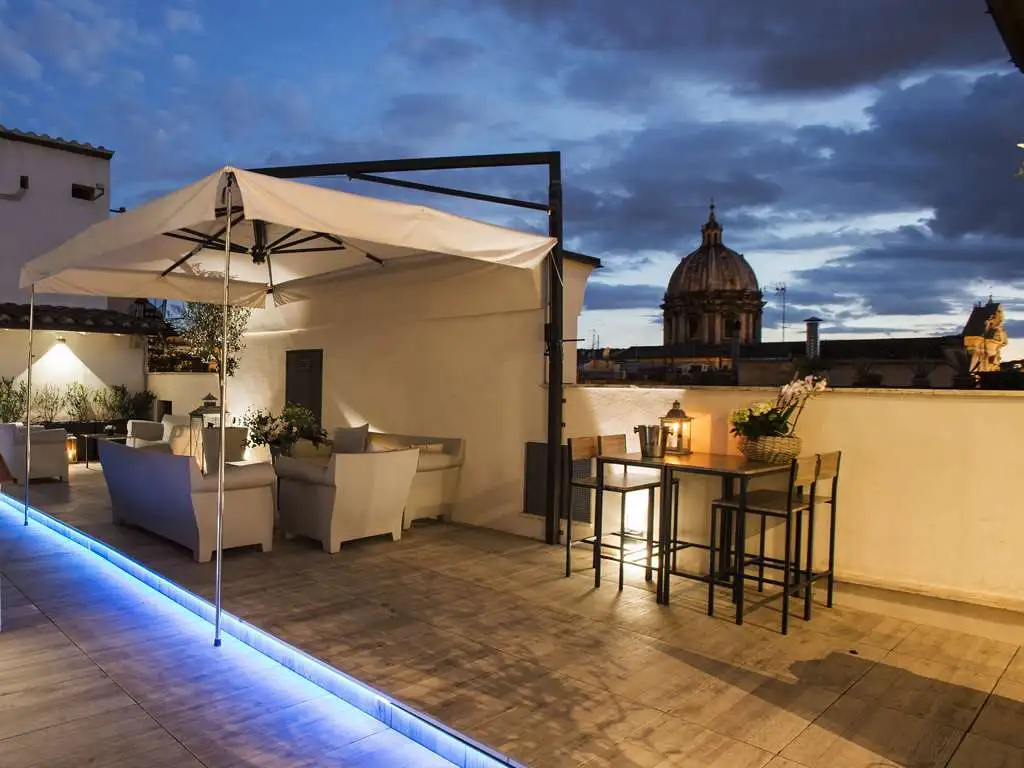 Terrace Pantheon Relais