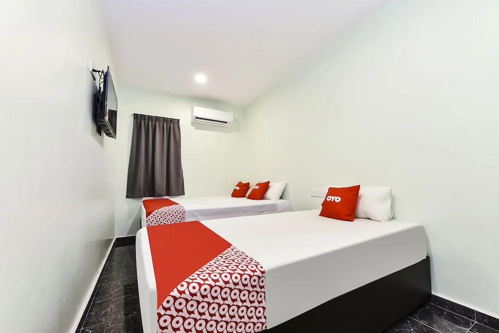OYO 90445 Th Hotel