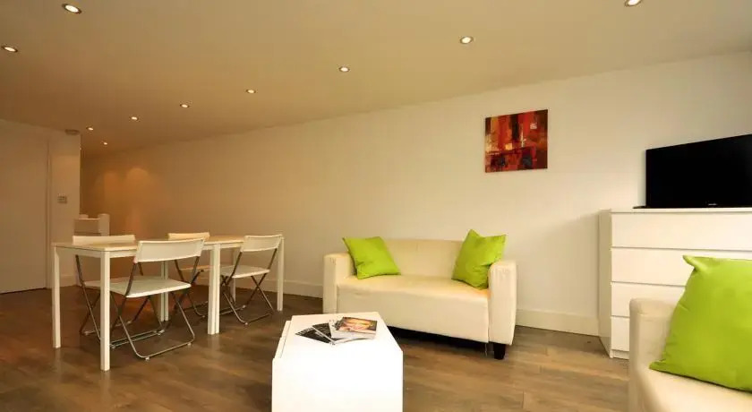 W14 Apartments - Battersea Apartment