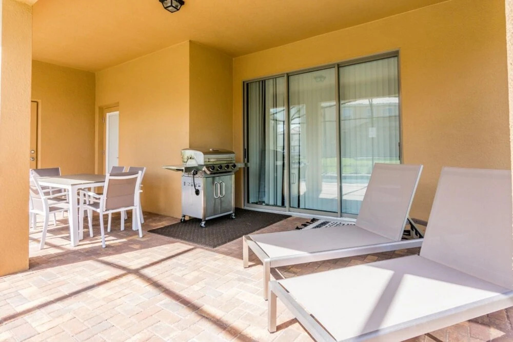 Beautiful Themed Vacation Home With Pool St5509