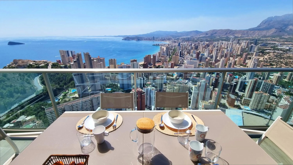 Skyscraper apartment with panoramic views - floor 38