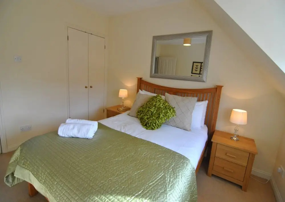 Alexandra Court One Bedroom Central Windsor Flats with Parking