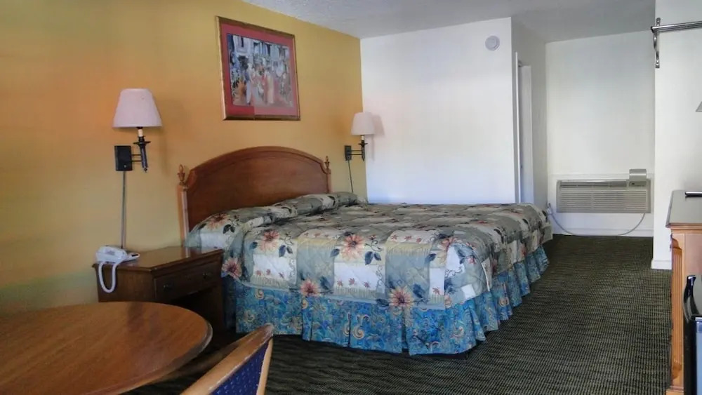 Deluxe Inn