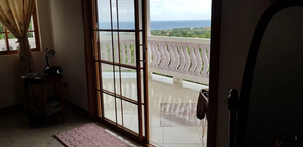 Sweetsop Jamaica Villa and Tour