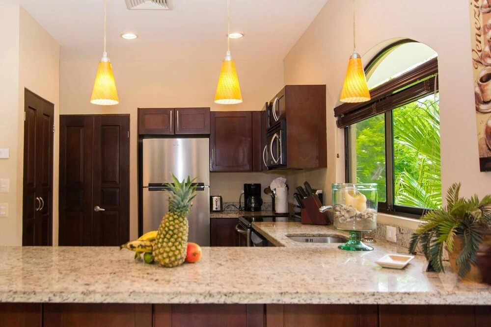 Casa del Sol-4 Secured and Quiet Complex - Minute Walk to the Beach