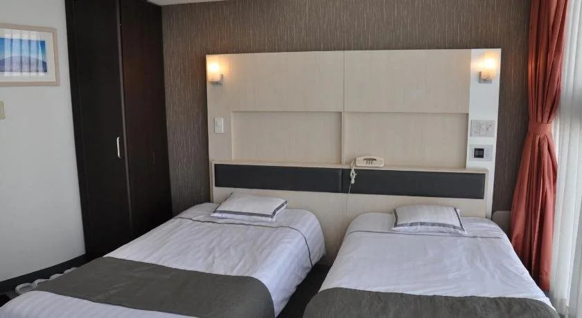 Hotel West