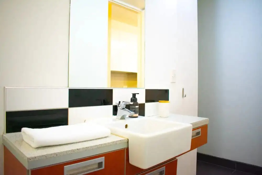 Light-filled 2 Bedroom Abode in Heart of the City