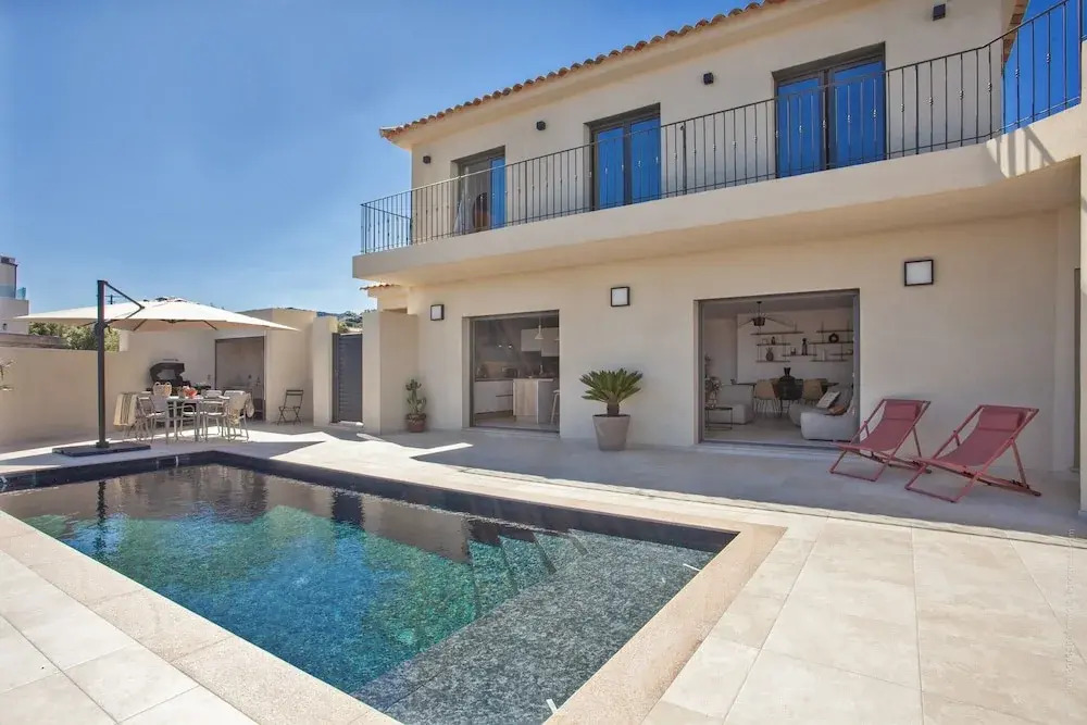 Superb Villa With Pool and sea View