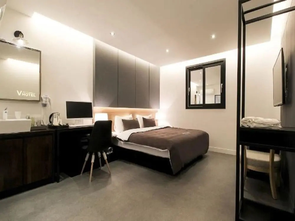 V Hotel