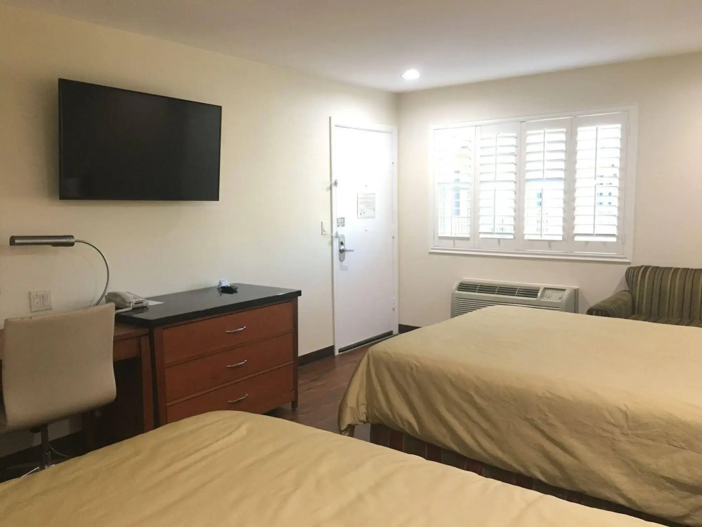 Simply Home Inn & Suites - Riverside