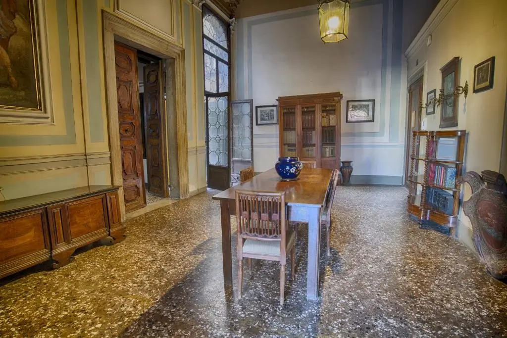 Vintage Venice Apartment