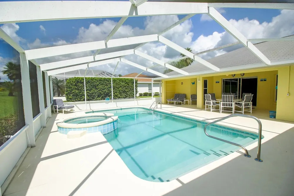 Beautiful & Sunny Pool With Golf View 4 Bedroom Home by RedAwning