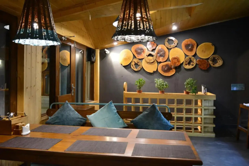 Hotel Neelgiri - Manali Diaries