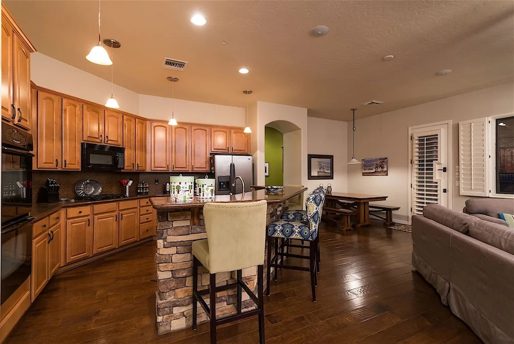 Palm Valley 4 BR by Casago