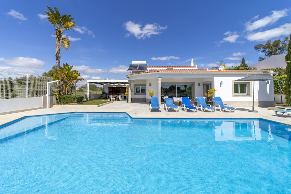 Maria in Albufeira With 6 Bedrooms and 5 Bathrooms
