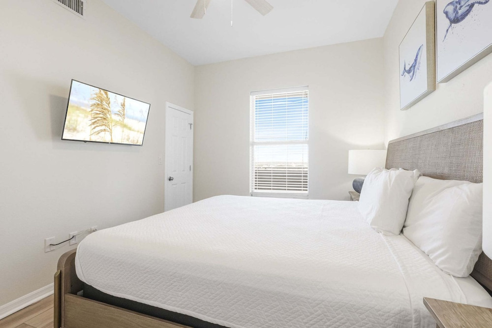Spanish Key 504 Next to Flora-bama Sleeps 8 Three Bedrooms
