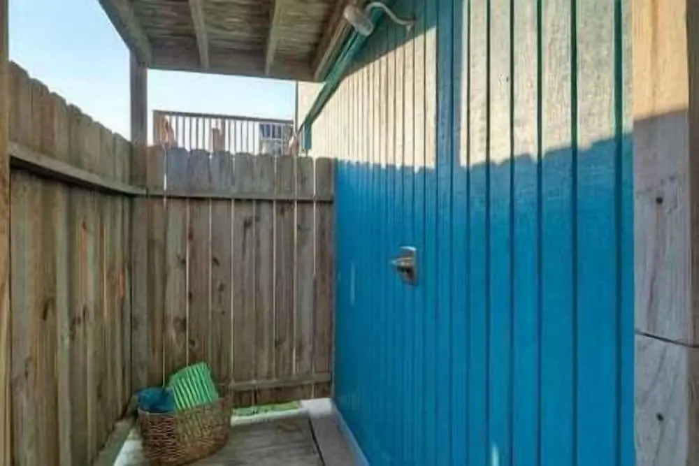 Private Pool, Large Yard, Game Room, Balcony South By Sunkissed by Avantstay