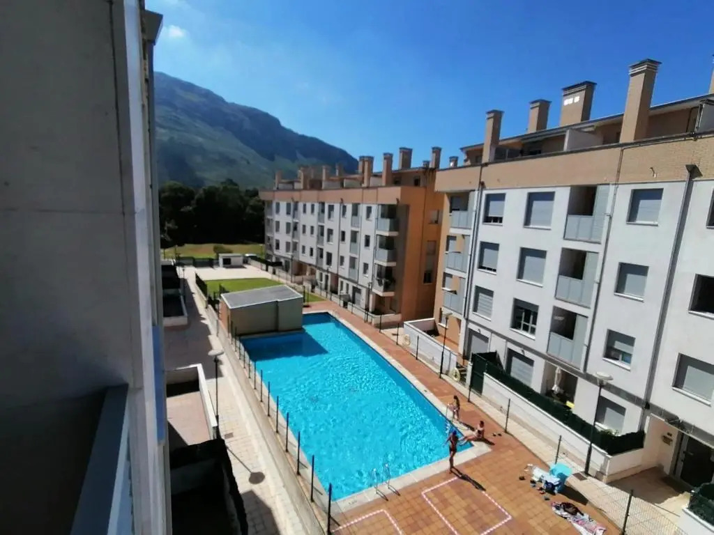 La Piedra L´Osu. Apartamento con piscina. Playa 3 km