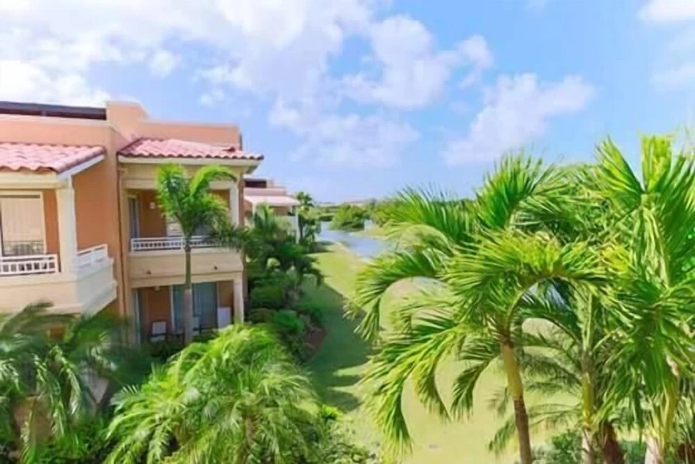 Tropical Digs