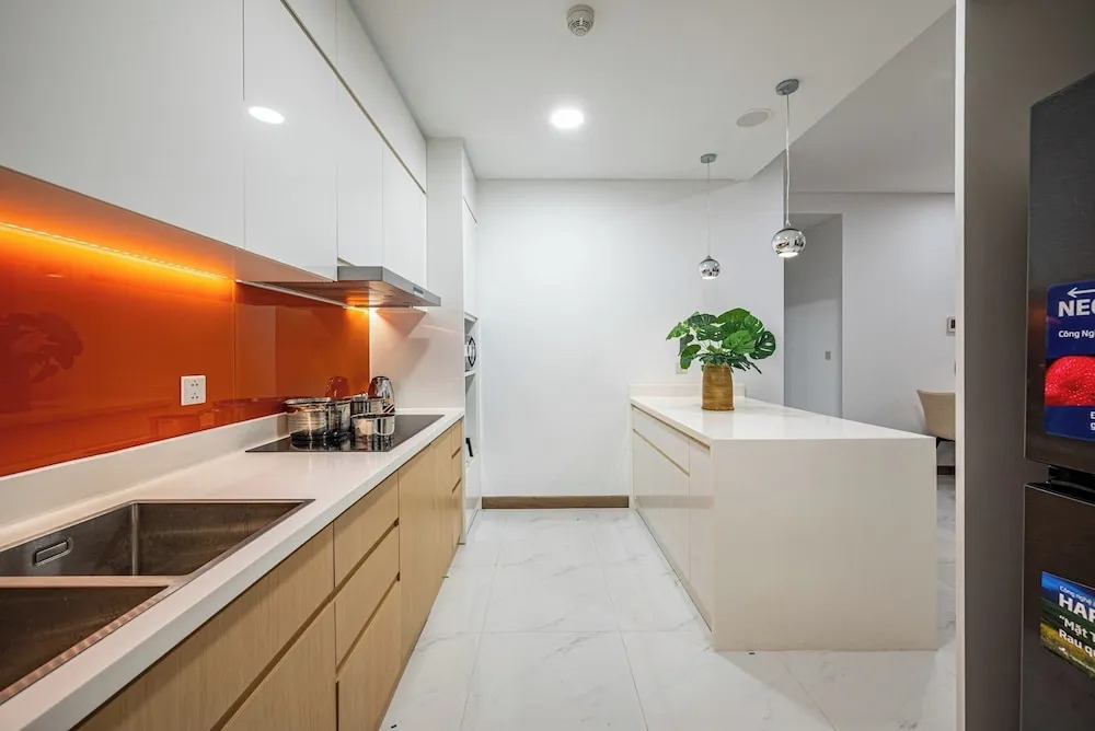 Luxury Sunwah Apartment near Landmark 81 - City View