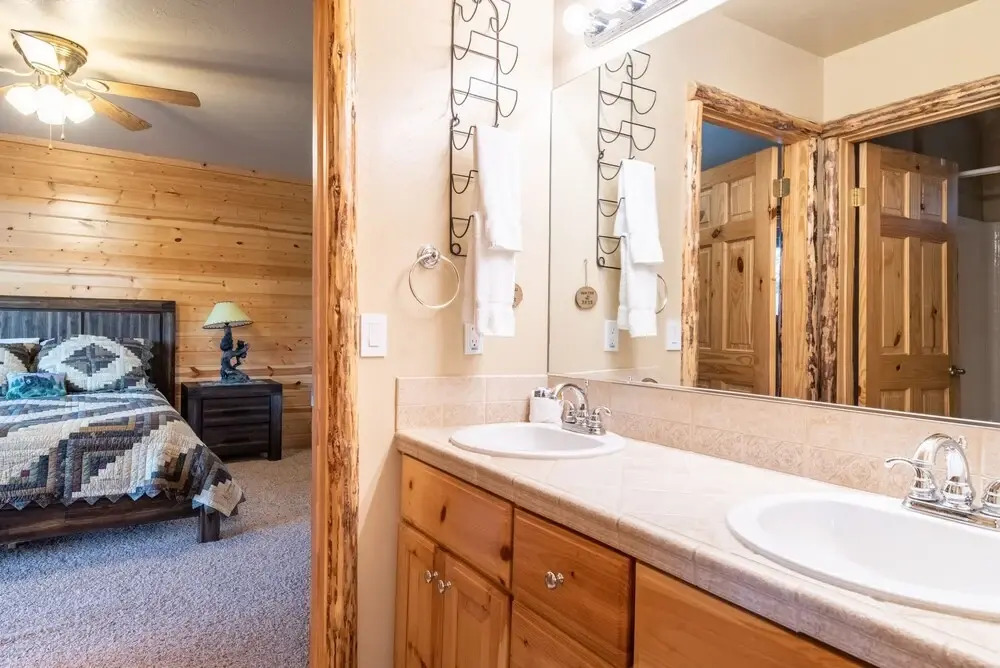 15 - The Lodge At Timberline Trail 4 Bedroom Home by Redawning