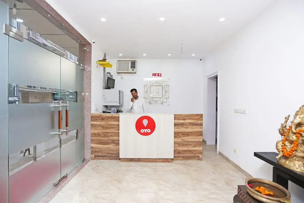 OYO 9612 Hotel Royal Ramiro