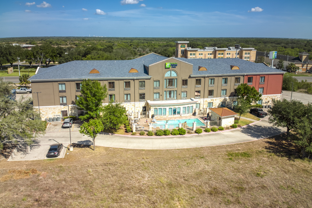 Holiday Inn Express and Suites Beeville by IHG
