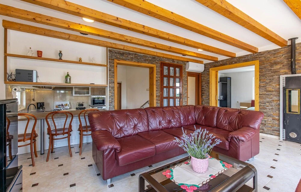 Pet Friendly Home In Smrika