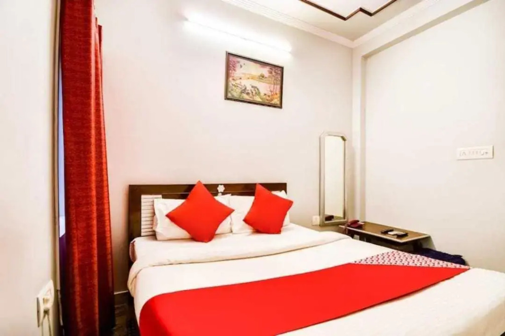 OYO Flagship 80511A Hotel Manyvar