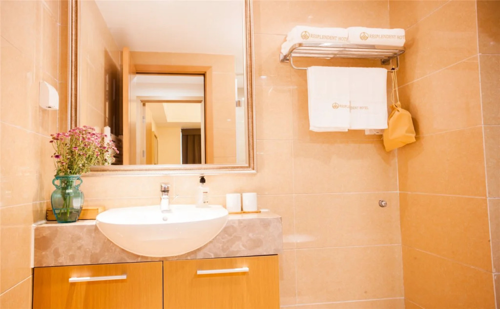 Resplendent Luxury Hotel QingDao Carvinal