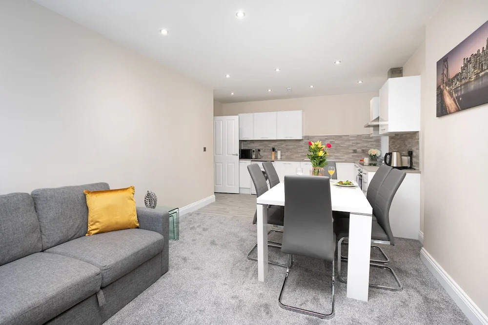 KVM - Kensington Apartment