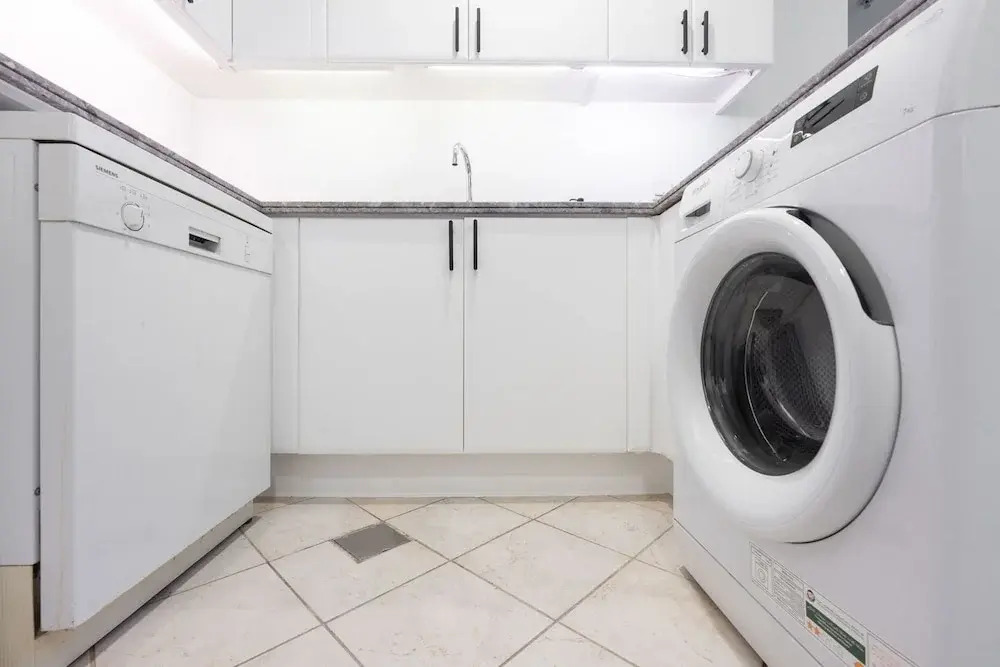 Prime 2BR Near Marina Mall Tram