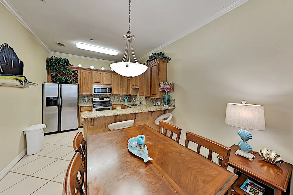 Bright Beach W/ Pool - Steps To The Sand! 2 Bedroom Condo