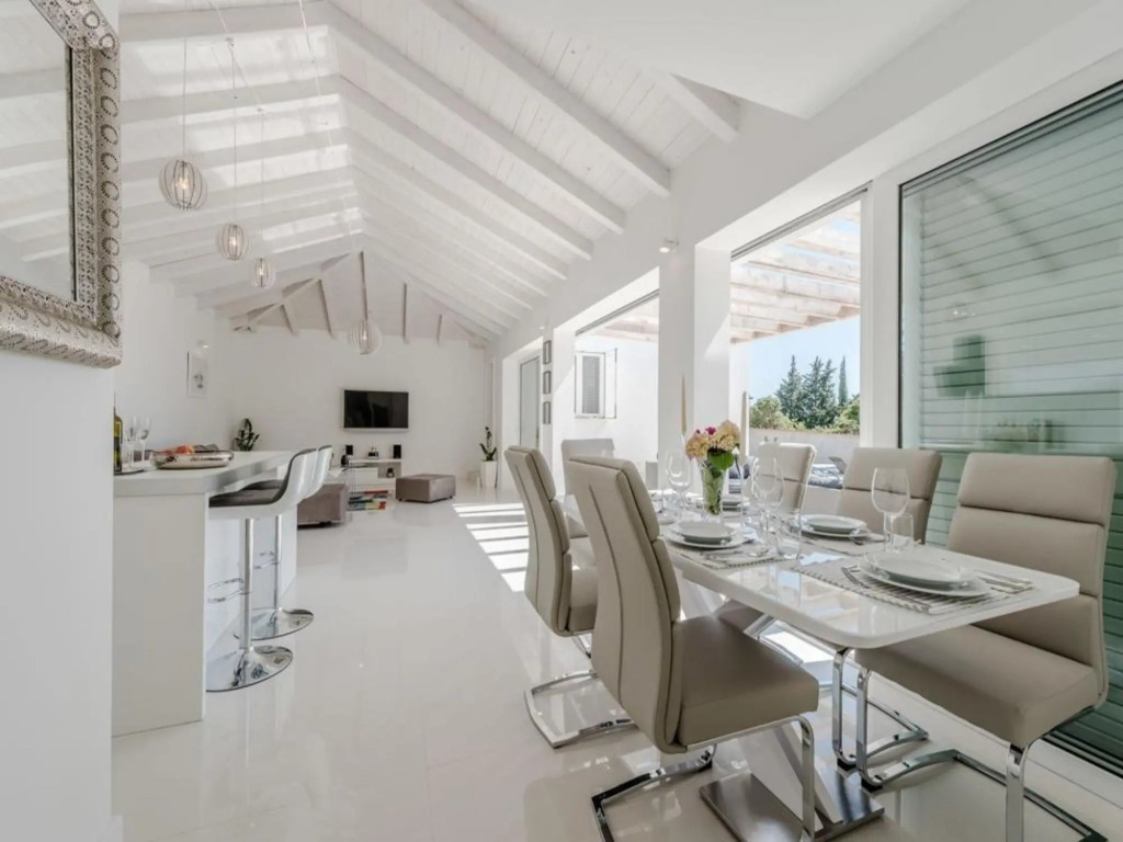Luxurious Villa in Debeljak with Swimming Pool