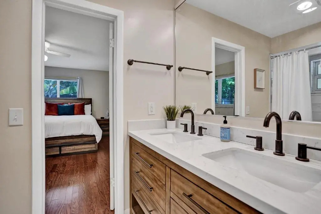 Family Friendly Home- 7 Minutes from the Beach!