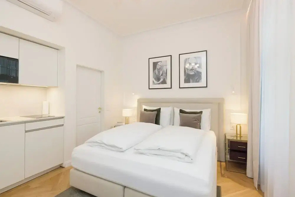 RAFAEL KAISER - Signature Apartments