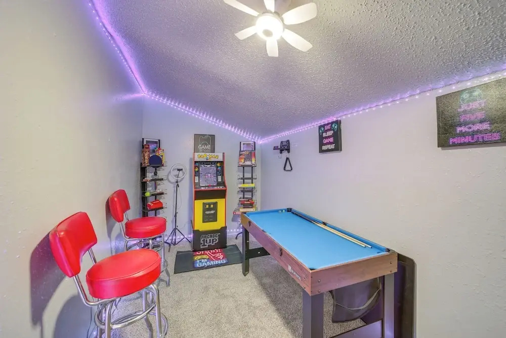 5 Mi to Route 66 Fun! Tulsa Towhome w/ Game Room