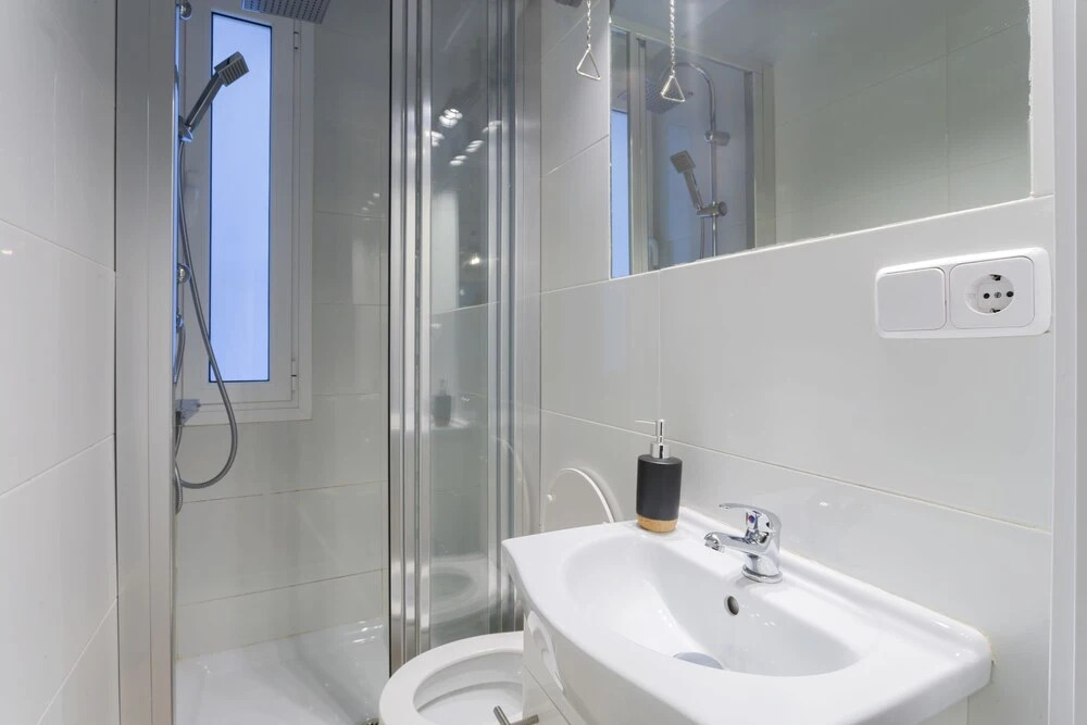Dobo Rooms - Ronda de Segovia Apartments