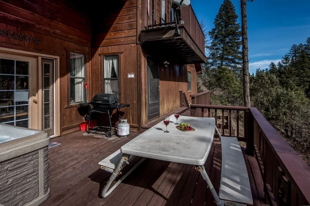 Enhanted Moose - Three Bedroom Cabin